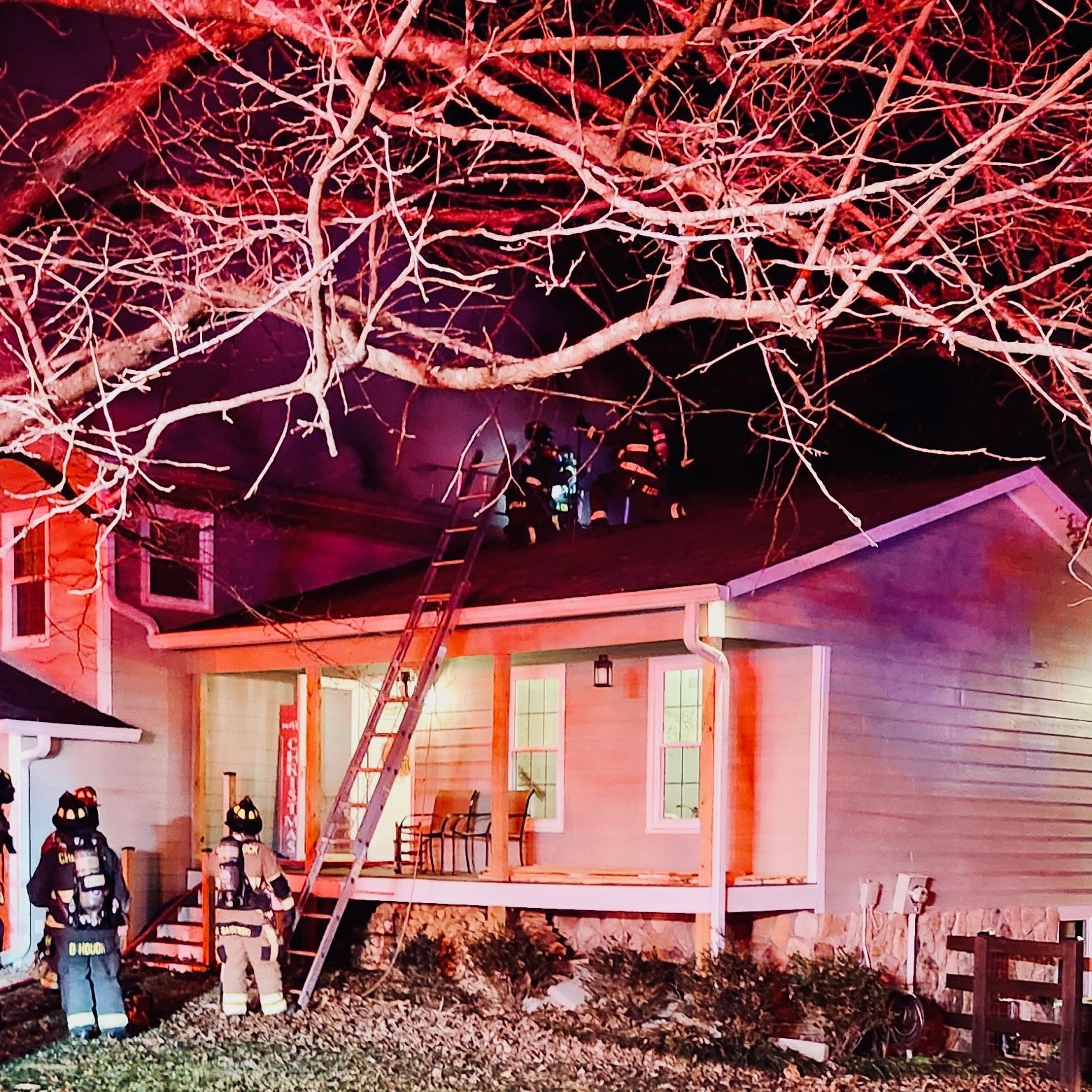 Firefighters Respond to Residential Structure Fire on Farmington Dr.